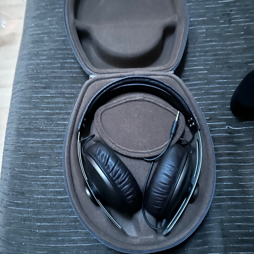 Sennheiser Momentum M2 On-Ear Wired Headphones Black Premium Sound Lightweight